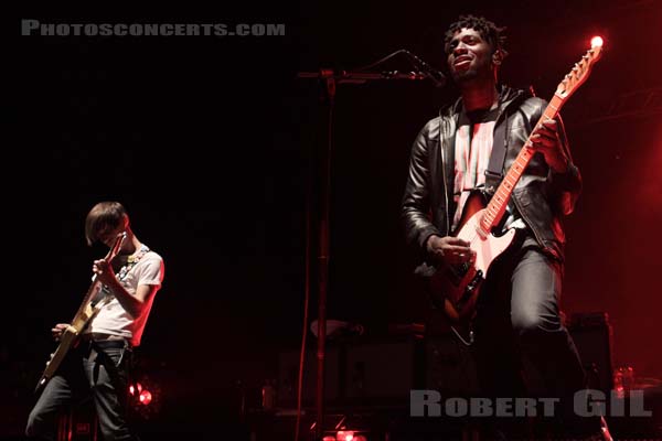 BLOC PARTY - 2009-02-10 - PARIS - Olympia - Rowland Kelechukwu Okereke - Russell Dean Lissack